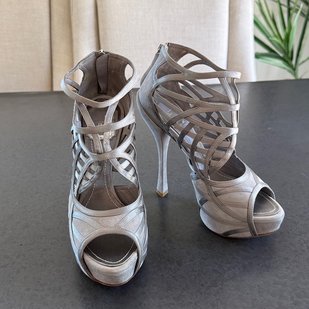 🎉HOST PICK🎉 Christian DIOR Circles Silver Heels
